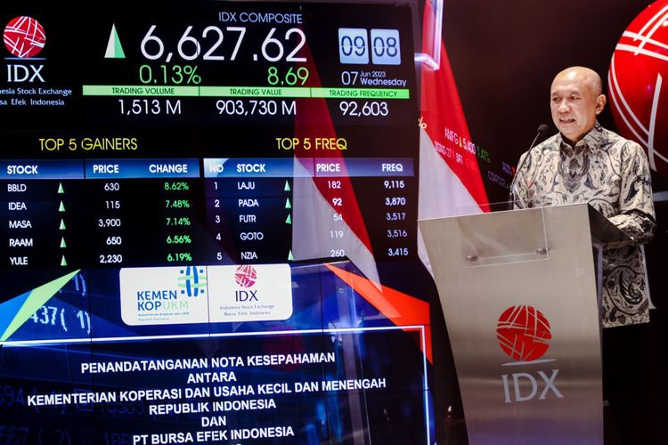 Menteri Koperasi dan UKM, Teten Masduki menghadiri rangkaian program SME IPO kerja sama antara Kementerian Koperasi dan UKM (KemenKopUKM) bersama BEI di Surabaya, Rabu (17/7/2024).