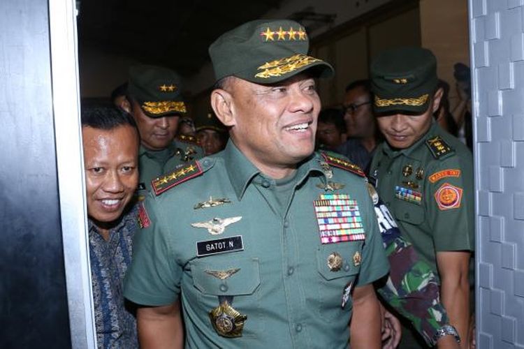 Panglima Tentara Nasional Indonesia (TNI) Jenderal Gatot Nurmantyo usai berbincang dengan para buruh dari berbagai elemen kawasan Tangerang di Indonesia Convention Exhibition (ICE) BSD, Tangerang. Rabu (9/11/2016). Panglima berbincang tentang wawasan kebangsaan.