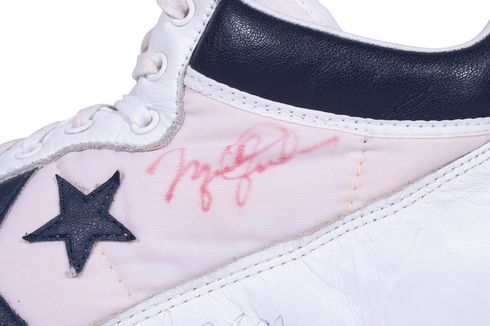 Dilelang, Sepatu Converse Michael Jordan Tahun 1984