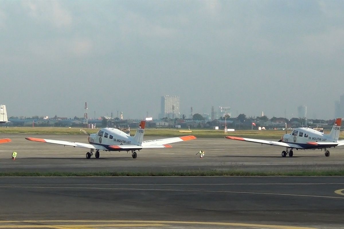 Pesawat Latih TNI AL Tergelincir, Runway Bandara Juanda Sempat Ditutup  Sementara