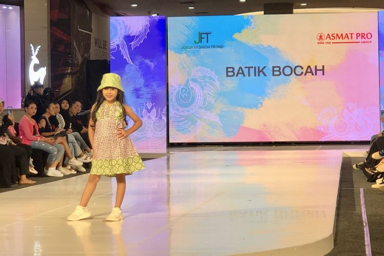 Koleksi baju anak di Jogja Fashion Trend, Pakuwon Mall, Yogyakarta.