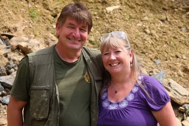 Neville dan Sally Hollingworth terkenal sebagai pemburu fosil yang prolifik.