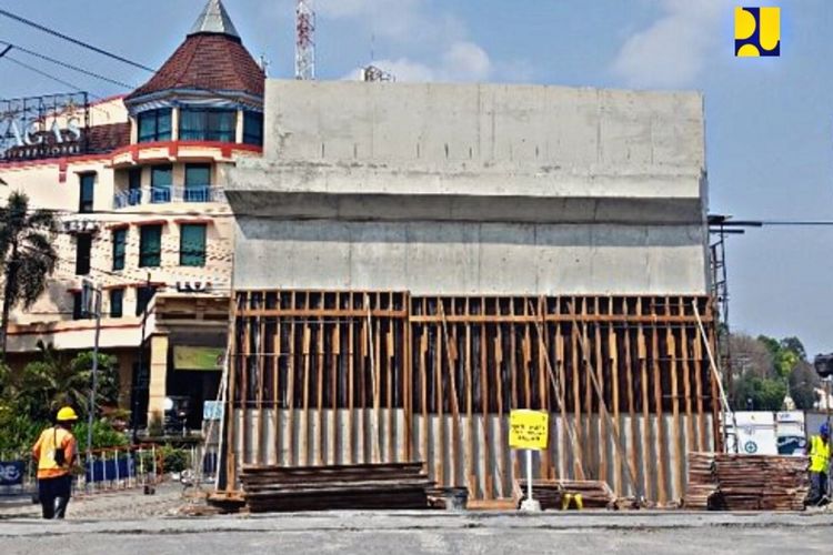 Pembangunan Flyover Manahan di Kota Solo, Jawa Tengah.