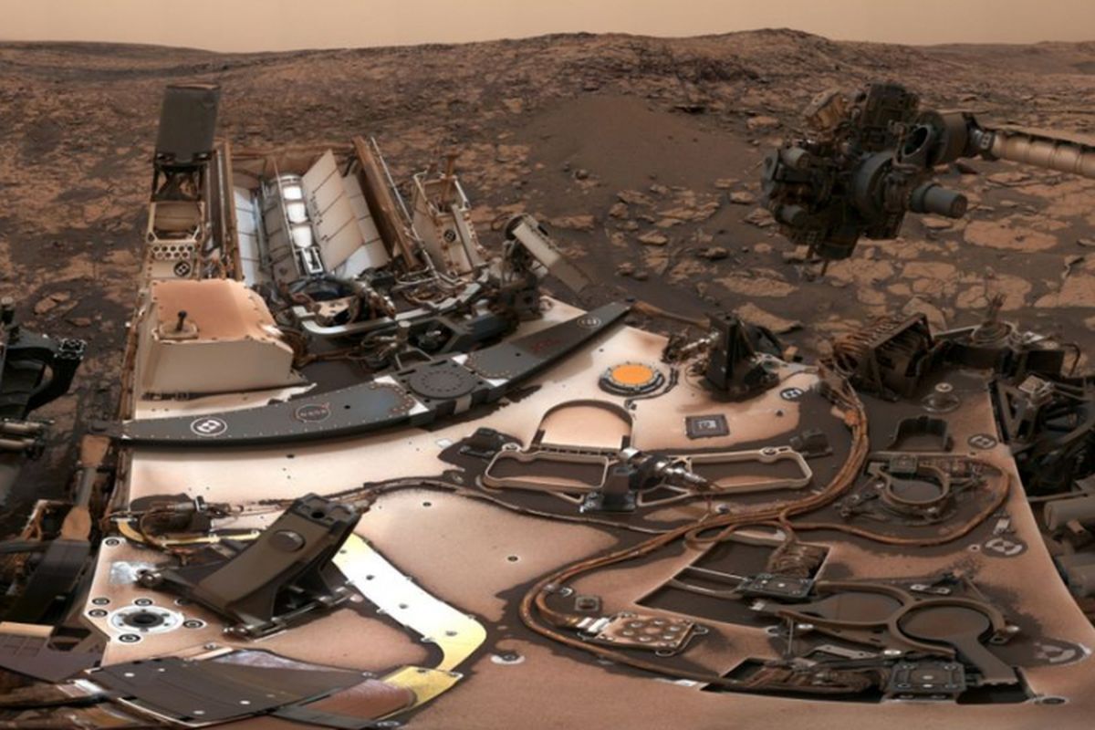 Robot penjelajah Mars Curiosity selfie