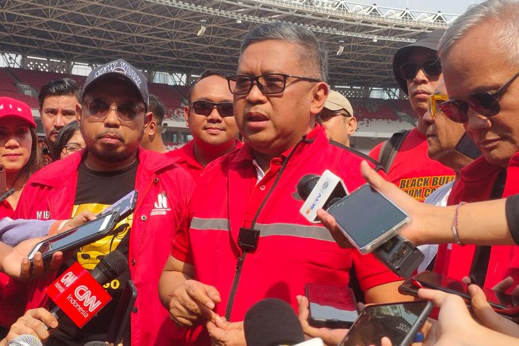 Sekretaris Jenderal PDI-P Hasto Kristiyanto ditemui di Stadion Utama Gelora Bung Karno, Jakarta, Senin (8/5/2023).