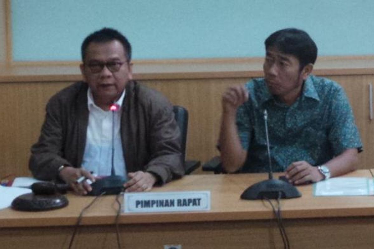 Wakil Ketua DPRD DKI Jakarta Abraham Lulung Lunggana (pakai kemeja hijau) dan Mohamad Taufik saat bertemu perwakilan warga Kalijodo di Gedung DPRD DKI Jakarta, Jumat (19/2/2016). 