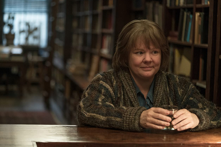 Melissa McCarthy dalam film biopik Can You Ever Forgive Me? (2018).