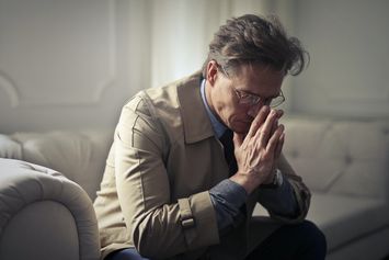 5 Hal yang Dilakukan Pria Saat Kangen Mantan