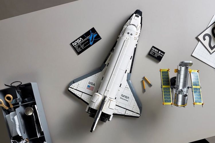 Lego NASA Space Shuttle Discovery