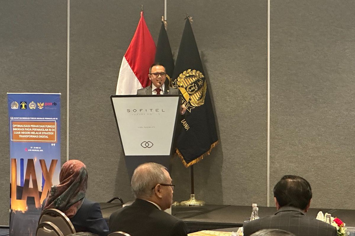 Menteri Pendayagunaan Aparatur Negara dan Reformasi Birokrasi (Menpan RB) Abdullah Azwar Anas dalam Rapat Koordinasi Fungsi Imigrasi Perwakilan RI Tahun 2024 di Los Angeles, Amerika Serikat, Selasa (28/5/2024). 