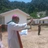 Uskup Jayapura Pimpin Pemberkatan 72 Rumah Layak Huni untuk Korban Gempa Bumi 2023
