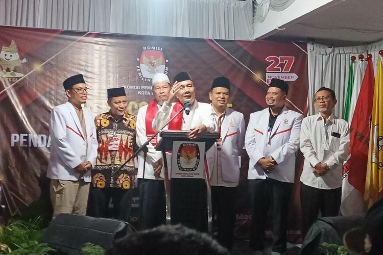 Hidaytullah bersama Ahmad Yasir Ridho Lubis saat konferensi pers di KPU Medan pada Kamis (29/8/2024). 