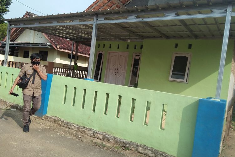 Rumah Abrip Asep dilahirkan di Dusun 1, Natar 2, Desa Natar, Lampung Selatan