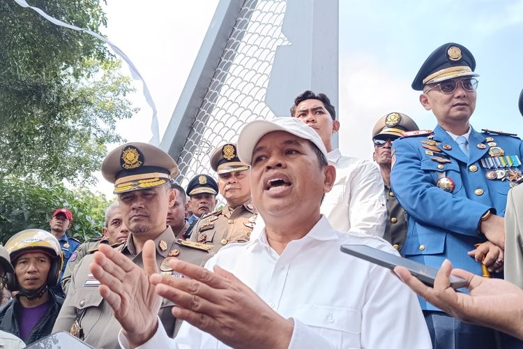 Atasi Macet, Dedi Mulyadi Siapkan Pos Layanan, Derek hingga Ambulans Gratis di Titik-Titik Jalan Strategis