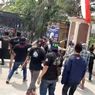 Sedang Ada Upacara Pembebasan Lahan Sengketa, Kantor Kecamatan Pinang Digeruduk Massa