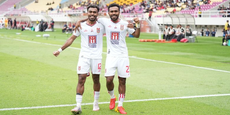 Dua pemain andalan Malut United, Yakob Sayuri dan Yance Sayuri, resmi dipanggil untuk memperkuat Timnas Indonesia dalam pemusatan latihan jelang laga lanjutan putaran ketiga Kualifikasi Piala Dunia 2026 zona Asia pada Juni 2025.