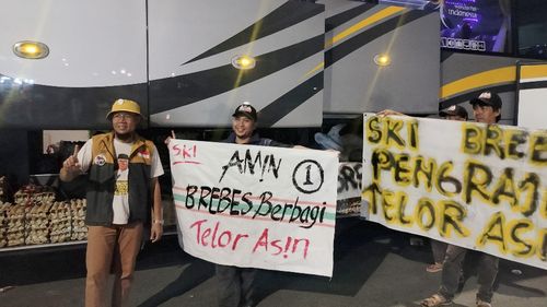 Hadiri Kampanye Amin di JIS Jakarta, Warga Brebes Bawa 10.000 Butir Telur Asin