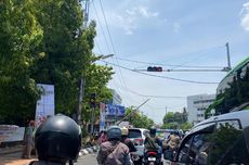 Tiang WiFi Roboh, Arus Kendaraan di Jalan Pemuda Semarang Tersendat