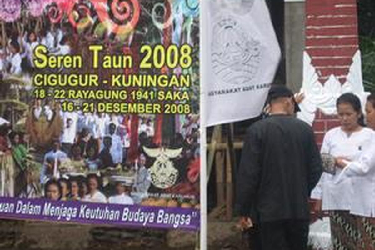 Perayaan Seren Tahun 2008 di Cigugur, Kuningan, Jawa Barat. Acara budaya masyarakat penganut kepercayaan lokal ini menjadi salah satu daya tarik wisata.
