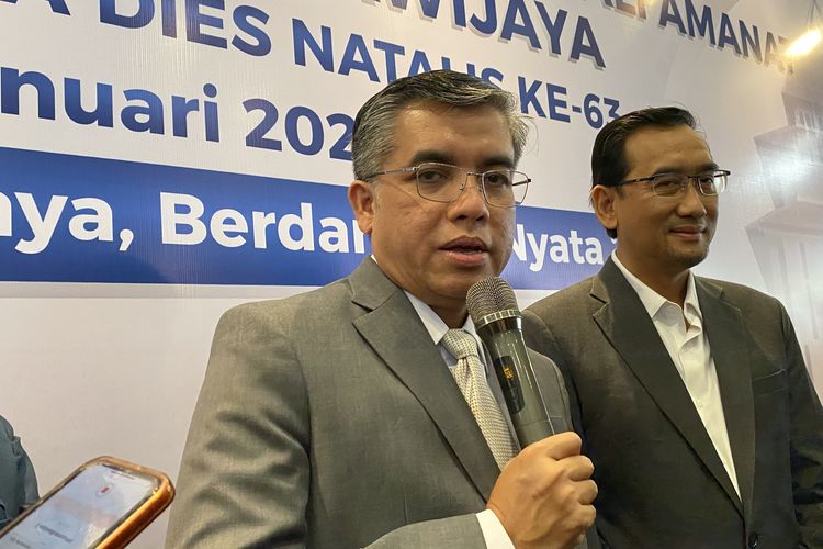 Menteri Ketenagakerjaan Yassierli saat ditemui awakmedia di Universitas Brawijaya dalam acara Sidang Pleno Terbuka Majelis Wali Amanat UB, Senin (5/1/2026). (KOMPAS.com/ Putu Ayu Pratama Sugiyo) 