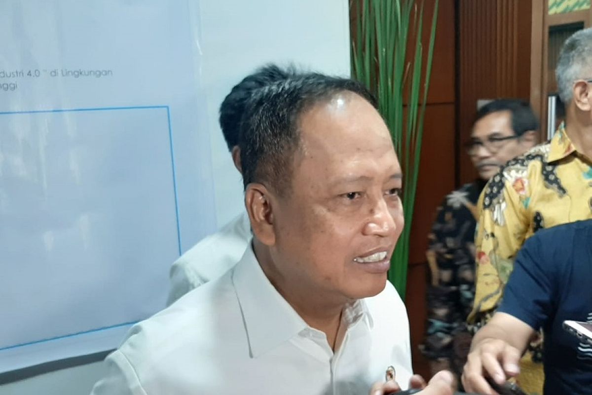 Menristekdikti Mohamad Nasir saat ditemui di Gedung Kemenristekdikti, Senayan, Jakarta, Senin (14/10/2019).