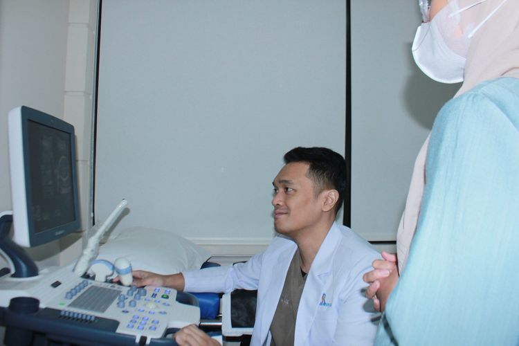 Dokter Spesialis Kandungan Radjak Hospital Cibitung, dr Yohan Pamuji, SpOG, menerangkan terkait kehamilan pertma.