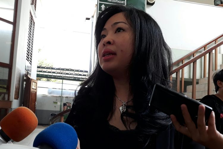 Mita Mulia, salah satu pengacara mantan anggota Komisi II DPR RI, Miryam S Haryani di Pengadilan Negeri Jakarta Selatan. Senin (15/5/2017).