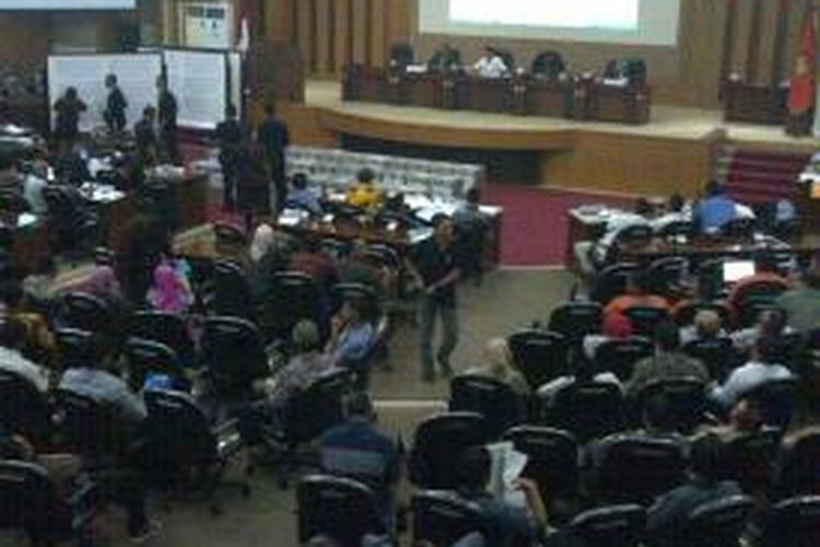 Suasana rapat Pleno Rekapitulasi KPUD Kabupaten Malang. Senin (21/4/2014).
