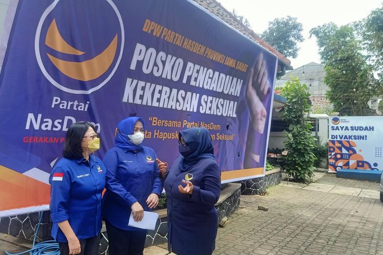 Dewan Pengurus Wilayah (DPW) Partai Nasdem Jawa Barat meluncurkan Posko Pengaduan Kekerasan Seksual di Kantor DPW Partai Nasdem Jawa Barat, Jalan Cipaganti, Kota Bandung, Selasa (18/1/2022).
