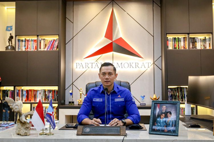 Ketua Umum Partai Demokrat Agus Harimurti Yudhoyono (AHY) saat melaksanakan telekonferens dengan para kader Demokrat yang menjadi kepala daerah di Jawa Timur, Rabu (23/6/2021).