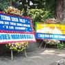 Karangan Bunga Berjajar di Mapolda Metro Jaya: Usut Tuntas  Pengeroyokan Ade Armando