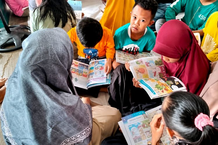 Berkat Komunitas Jendela Lampung, Anak-anak Pemilah Sampah Kini Memilah Mimpi Lewat Buku