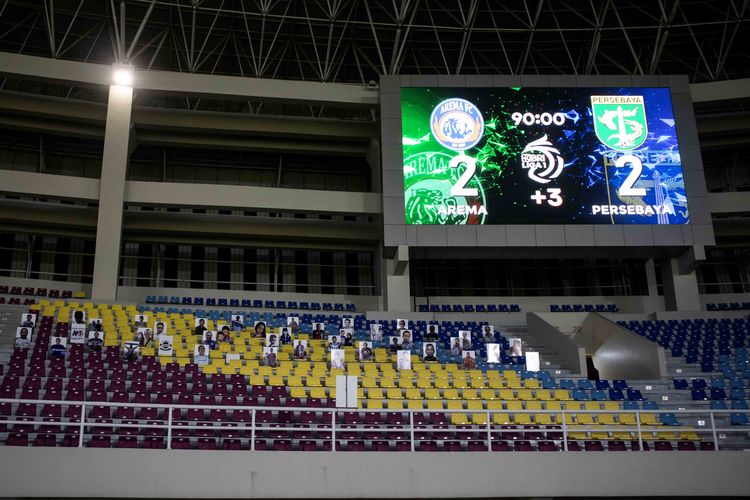 Arema FC menghadirkan program Face Tribun untuk menyemarakkan laga pekan 11 Liga 1 2021 melawan Persebaya Surabaya yang berakhir dengan skor 2-2 di Stadion Manahan Solo, Sabtu (6/11/2021) malam.