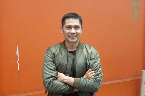 Adi Nugroho Minta Donita Tak Bekerja Hingga Malam Hari