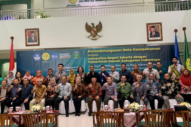 Penandatanganan nota kesepahaman antara UNJ dan Pemkab Indramayu dilaksanakan di Gedung Rektorat UNJ, Jakarta pada Jumat 5 Januari 2024.
