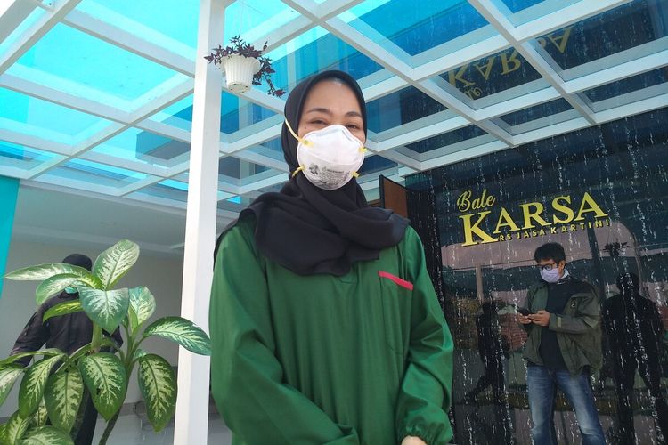 Rahma Nurmayanti, salah satu dokter muda spesialis penyakit dalam asal Tasikmalaya sebagai salah satu tim penanganan pasien covid-19 di RS Jasa Kartini Tasikmalaya, Jumat (17/4/2020).