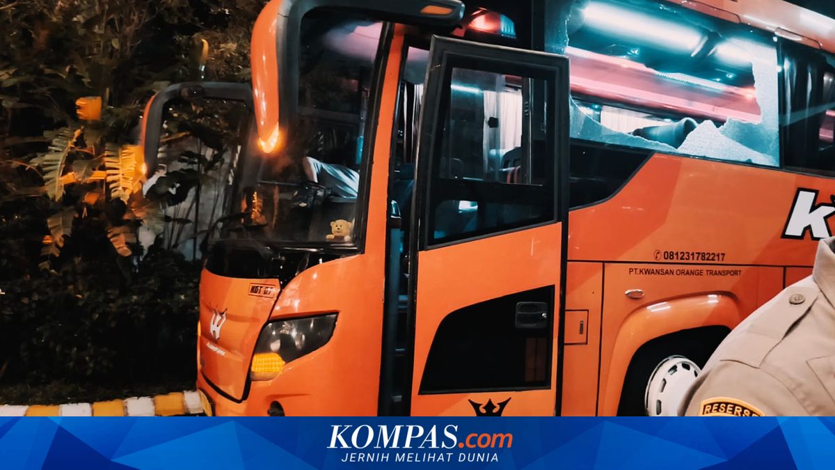 Arema FC Minta Maaf atas Insiden Pelemparan Bus Persik di Kanjuruhan