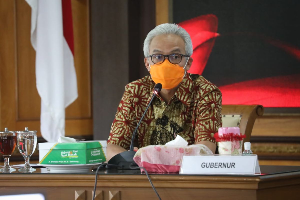 Gubernur Jateng Ganjar Pranowo menghadiri Rapat Koordinasi (Rakoor) penanganan Covid-19 di Kantor Gubernur Jateng, Semarang, Selasa (1/12/2020).