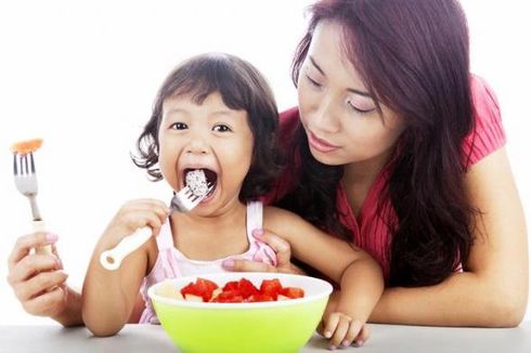 Perhatian Anak Terbagi Saat Makan, Risiko Obesitas Tinggi