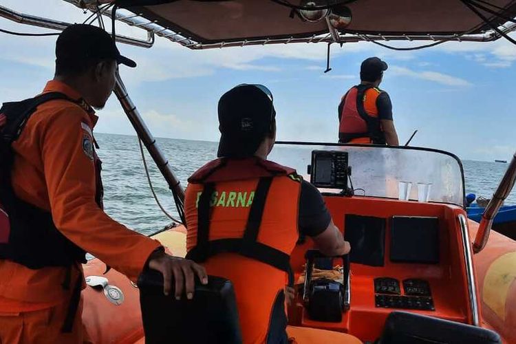 Dua kru kapal barang dikabarkan hilang di perairan Kabupaten Karimun, Kepulauan Riau (Kepri), Senin (27/6/2022).