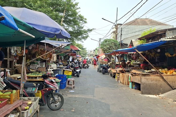 Pedagang Penuhi Trotoar Kalibaru Timur Jakpus, Enggan Jualan di Pasar Nangka Bungur karena Sepi