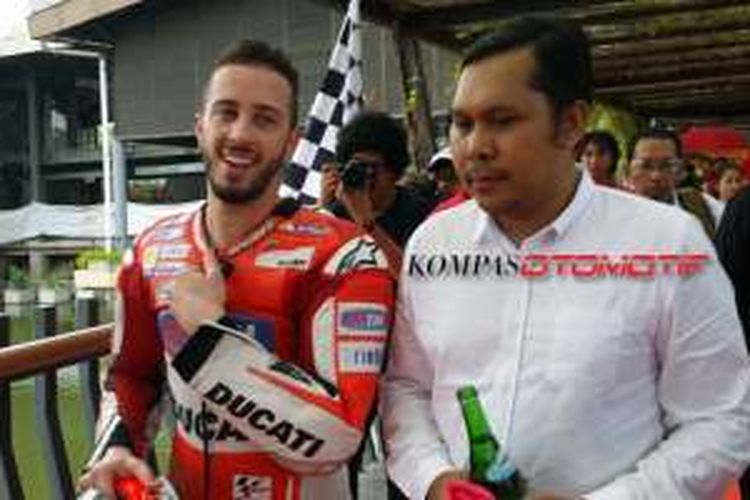 Pebalap tim Ducati MotoGP Andrea Dovizioso mengunjungi The Breeze, BSD City, Banten.