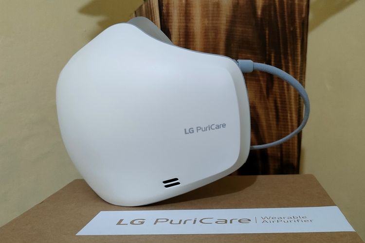 Masker elektronik LG Puricare Wearable Air Purifier tampak depan.