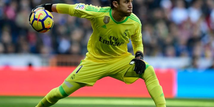 Keylor Navas menjadi tembok Real Madrid pada laga El Clasico melawan Barcelona di Stadion Santiago Bernabeu, 23 Desember 2017.