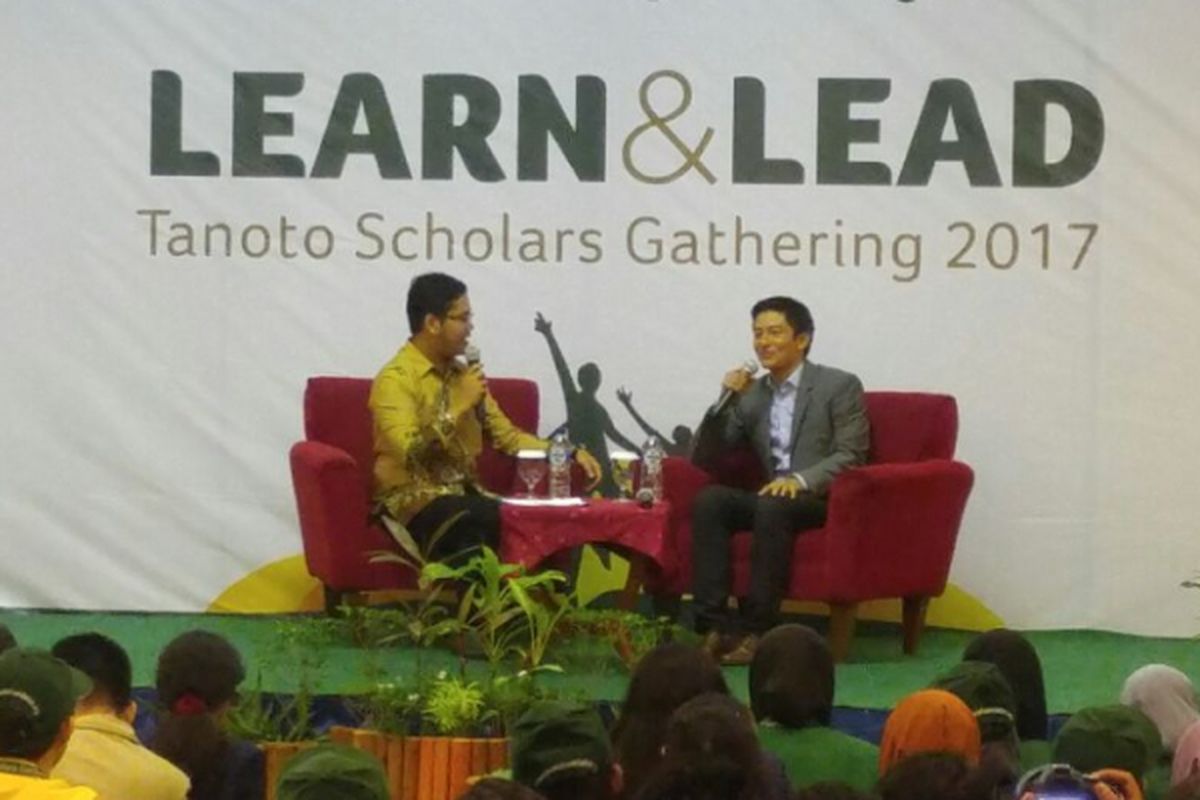 Pembalap Rio Haryanto menjadi pembicara dalam acara Tanoto Scholars Gathering, di Pangkalan Kerinci, Riau, Rabu (22/11/2017).