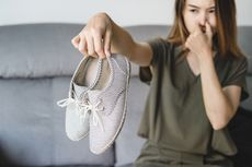 6 Cara Cegah Sepatu Bau Bagi yang Tak Betah Pakai Kaus Kaki