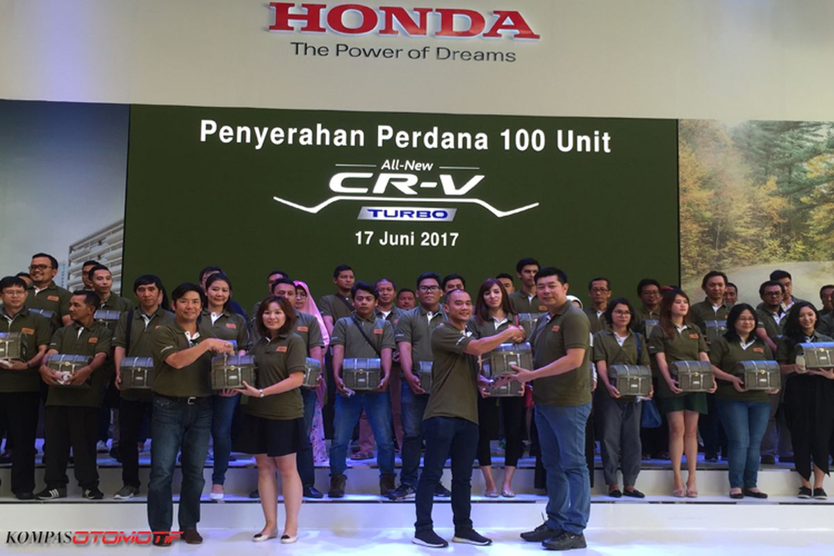 Penyerahan 100 unit CR-V