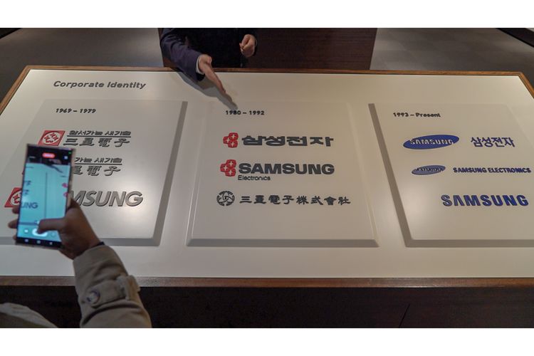 Transofrmasi logo Samsung dari masa ke masa.