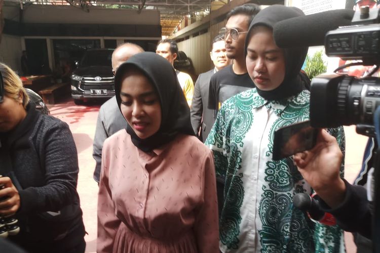 Pengusaha Medina Zein saat ditemui seusai jumpa pers di Polda Metro Jaya, Semanggi, Jakarta Selatan, Jumat (3/1/2020).