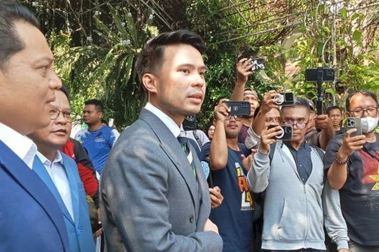 Kuasa Hukum Pastikan Jokowi Hadir di Sidang Dokter Tifa dan Roy Suryo, Bawa Ijazah Asli SD hingga UGM